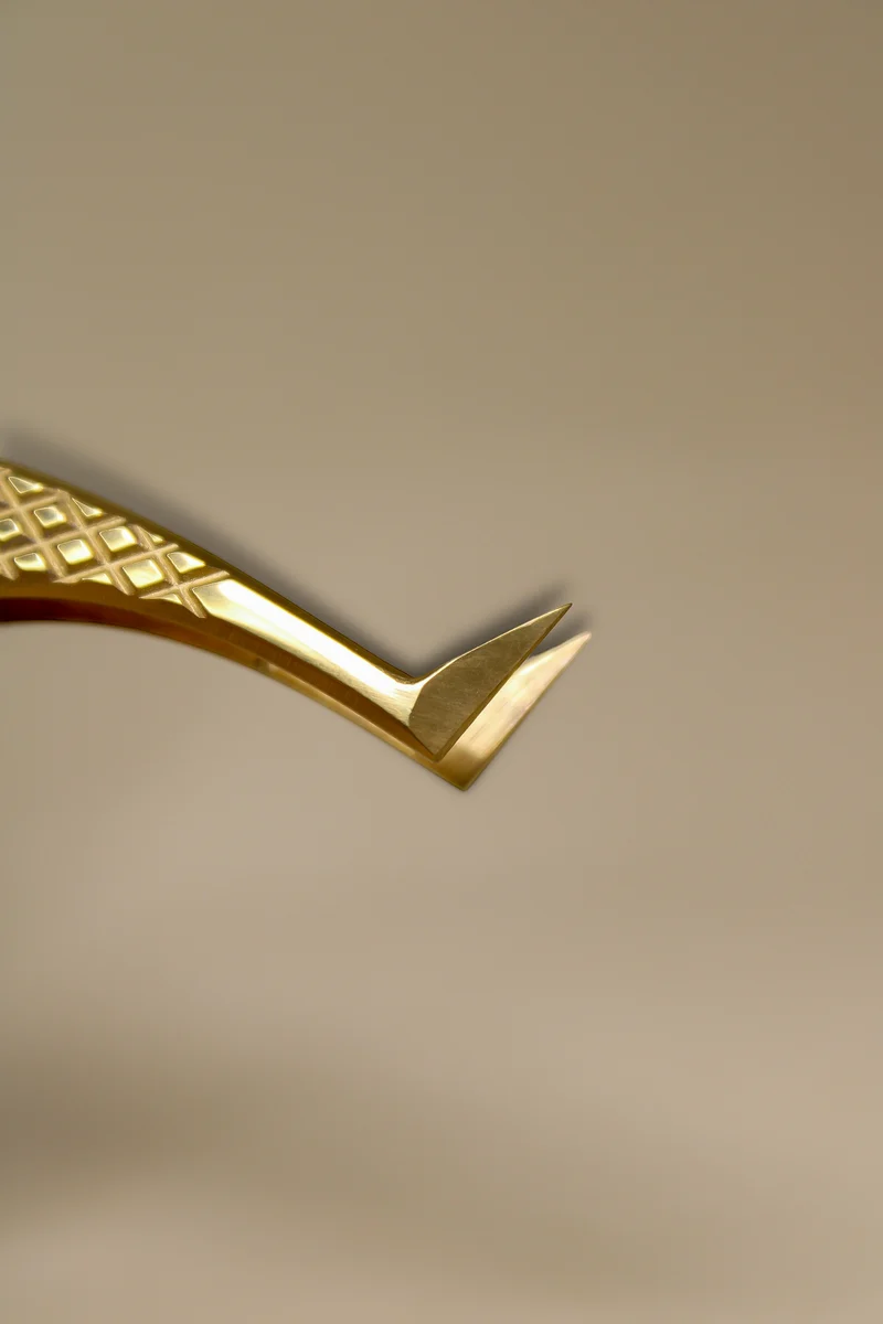 RUSSIAN VOLUME TWEEZER