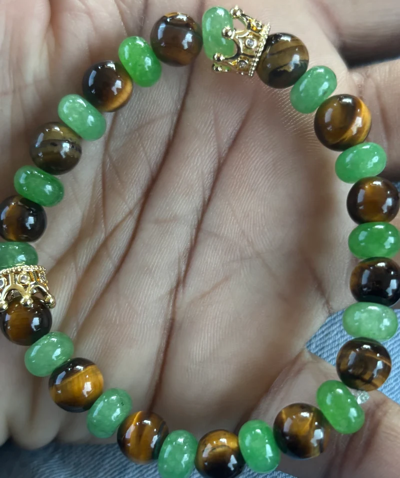 Gemstone bracelet with crown