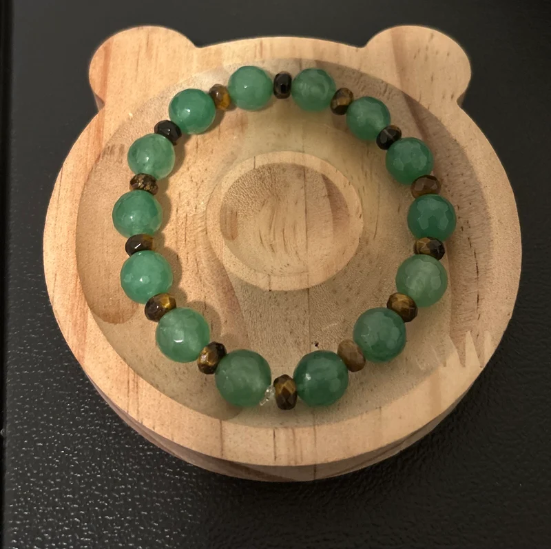 Growth bracelet with green adventuring and tiger eye