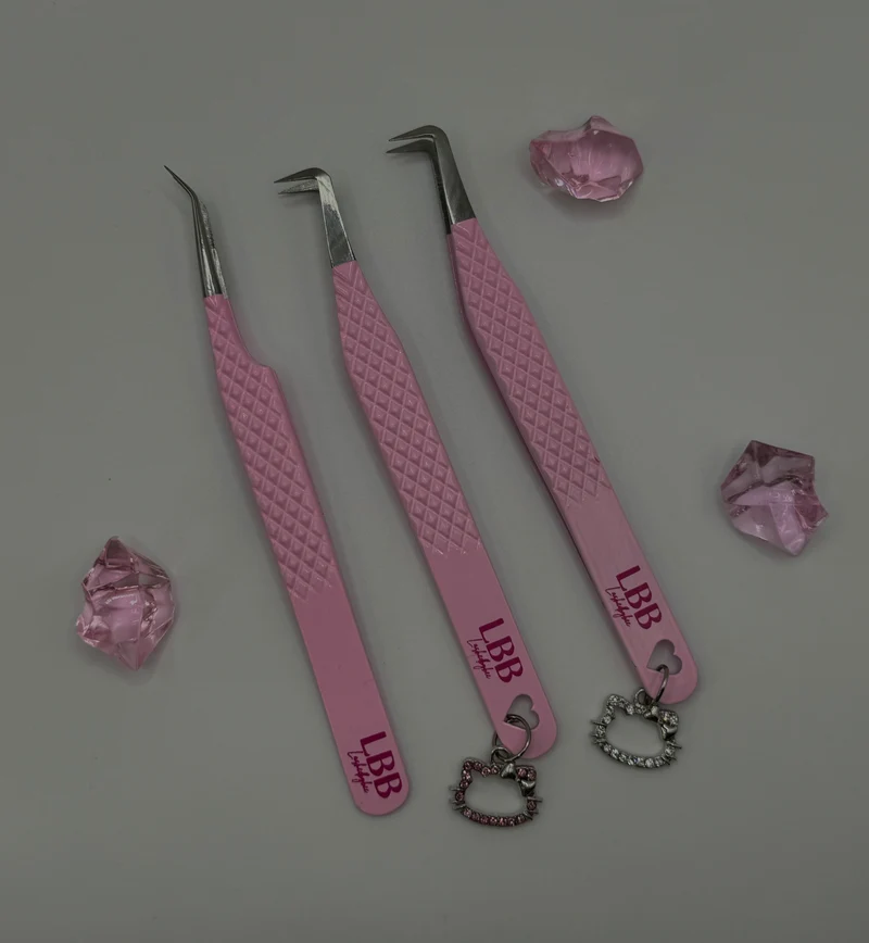 Hello Kitty Charm Tweezers🎀